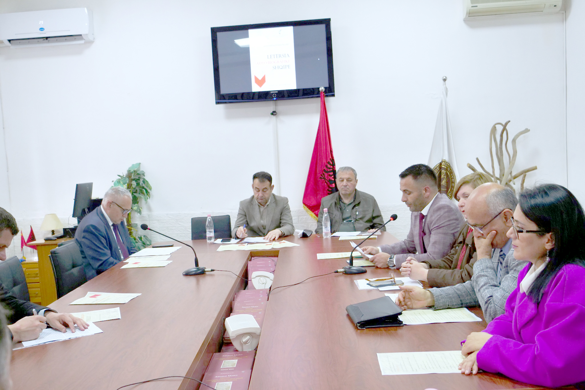 Letërsia mbledh studiuesit nga Shqipëria dhe Kosova në konferencë shkencore