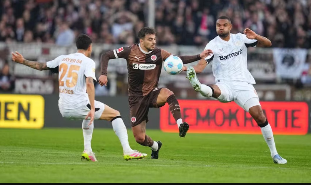 Leverkusen ngec në transfertë dhe i “dorëzon” titullin Bayern-it (video)