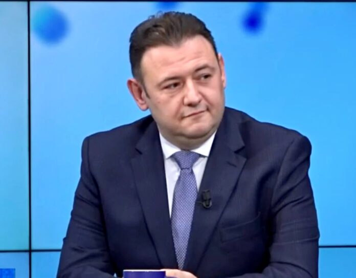 “Liderët e partive të mëdha duan të lirojnë shokët nga 313”, Hasa: Qytetarët kanë ditën t’i hedhin në kosh