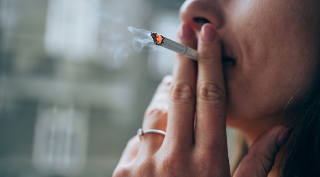 Ligji për ndalimin e duhanit në ambjente të mbyllura mbetet në letër