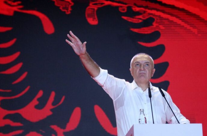 “Liria do të triumfojë në 11 maj”/ Meta premtime ‘boshe’ nga qelia: Na duhen 84 mandate, por…