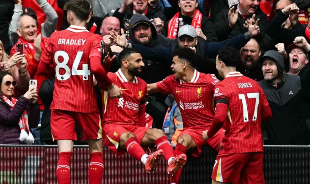 Liverpool nuk ‘fal’ West Ham dhe ‘kap’ titullin, Chelsea i hap punë vetes me barazimin ndaj Ispwich