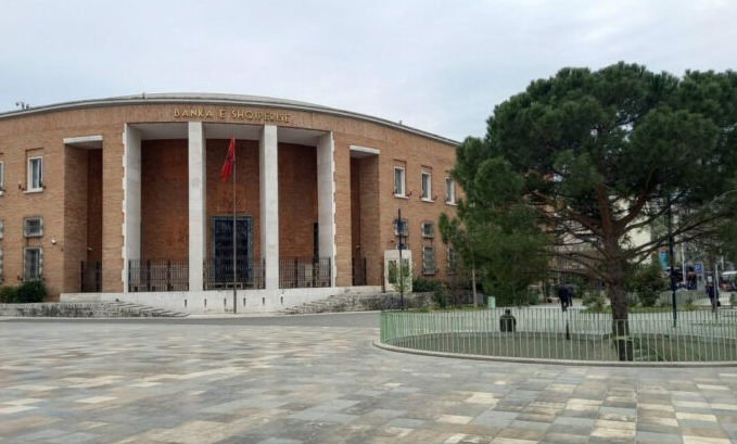 “Lufta e tarifave doganore” mund të rrisë çmimet dhe interesat, BSH: Pasiguria ul investimet dhe ekonominë