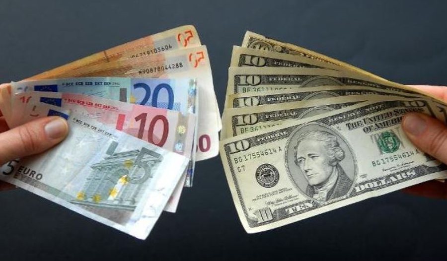 Lufta e tarifave, Dollari amerikan bie në nivelin më të ulët ndaj euros që nga viti 2022