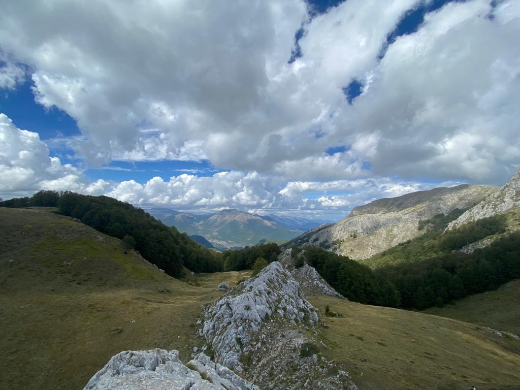 Luhatjet drastike të motit, Anira Gjoni: I gjithë prilli do të dominohet nga…