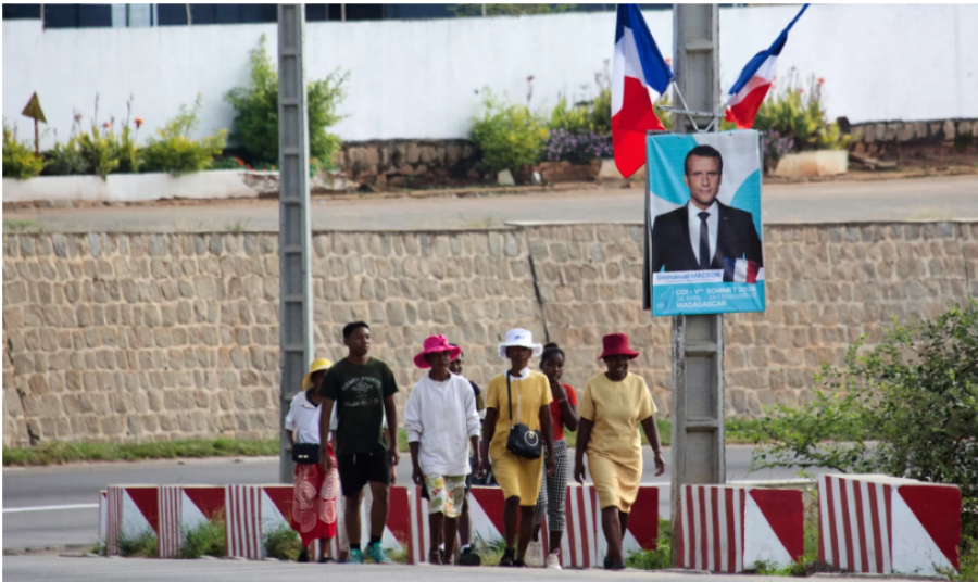 Macron viziton Madagaskarin, vizita e parë e liderit francez në ish-koloni në 20 vjet