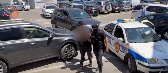 Magazinën e lokalit e kishte kthyer në ‘fole’ dr**e, vihet në pranga 38 vjeçari në Vlorë