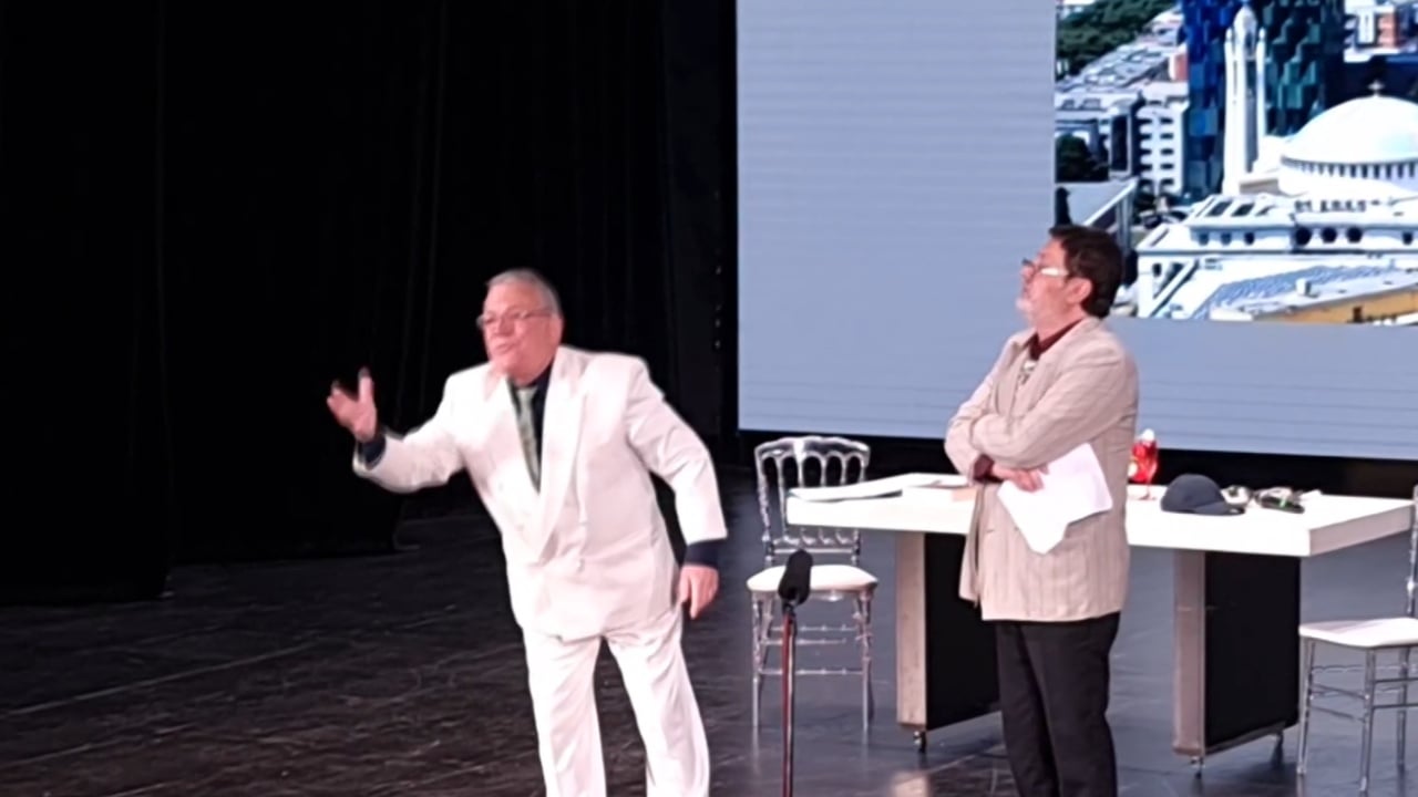 “Magjia e skenës fierake”/ Regjisori i njohur Pëllumb Kulla i bën homazh skenës së teatrit “Bylis”