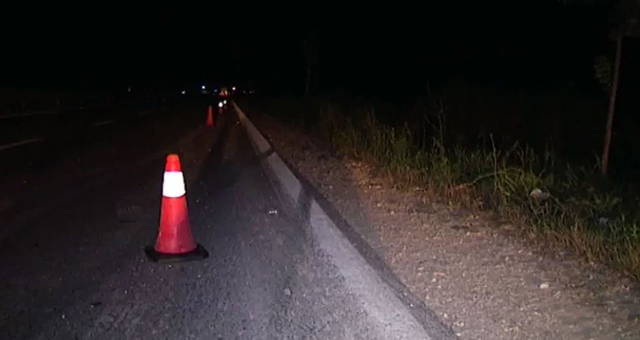 Makina humb kontrollin dhe del nga rruga në Tepelenë, dy të lënduar