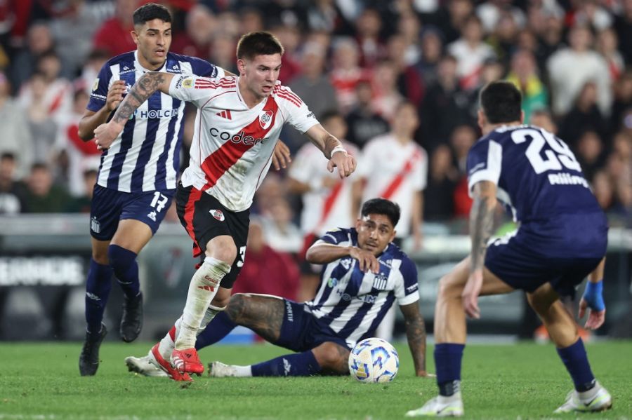 Manchester United piketon yllin e ri të River Plate, kushton 45 milionë euro