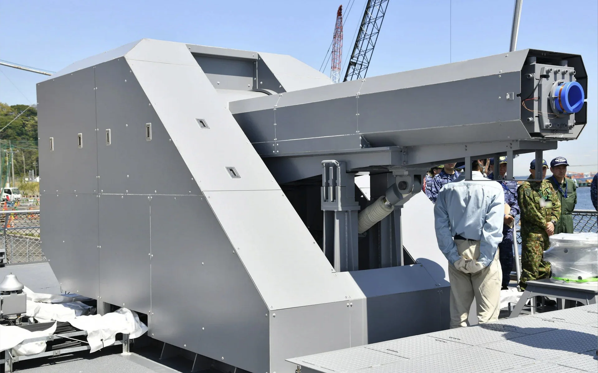 Marina japoneze prezanton topin elektromagnetik për të rrëzuar raketat hipersonike të Kinës