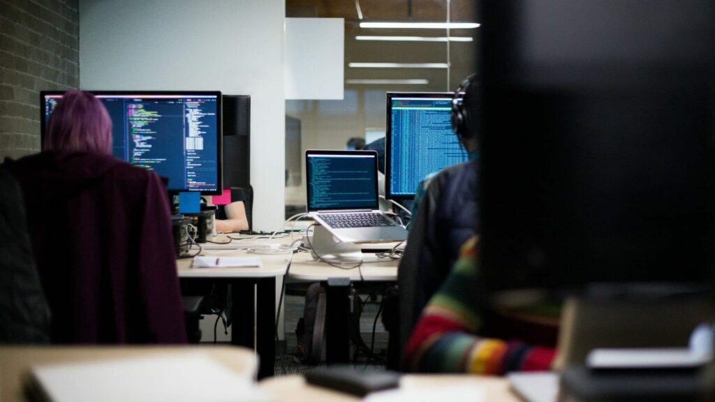 Mashtronin të huajt/ Goditet baza e “call center” në Tiranë, një në pranga disa të proceduar