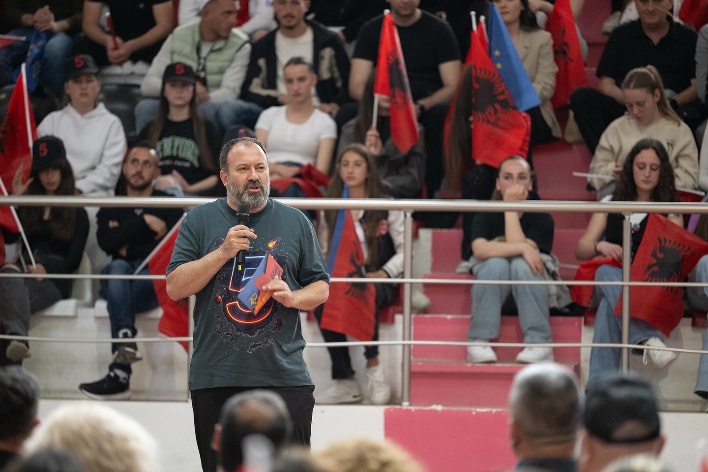 Mazniku: Gramshi foli me një det njerëzish dhe një energji që u ndje në çdo cep të qytetit