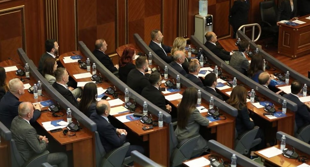 Mbahet sot seanca konstituive e Kuvendit të Kosovës, çfarë pritet të ndodhë