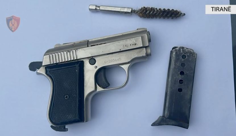 Mbante të fshehur armë zjarri në garazhdin e banesës së tij, në pranga 45-vjeçari