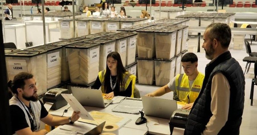 Mbërrijnë votat e para nga diaspora, rreth 600 zarfe depozitohen në Parkun Olimpik