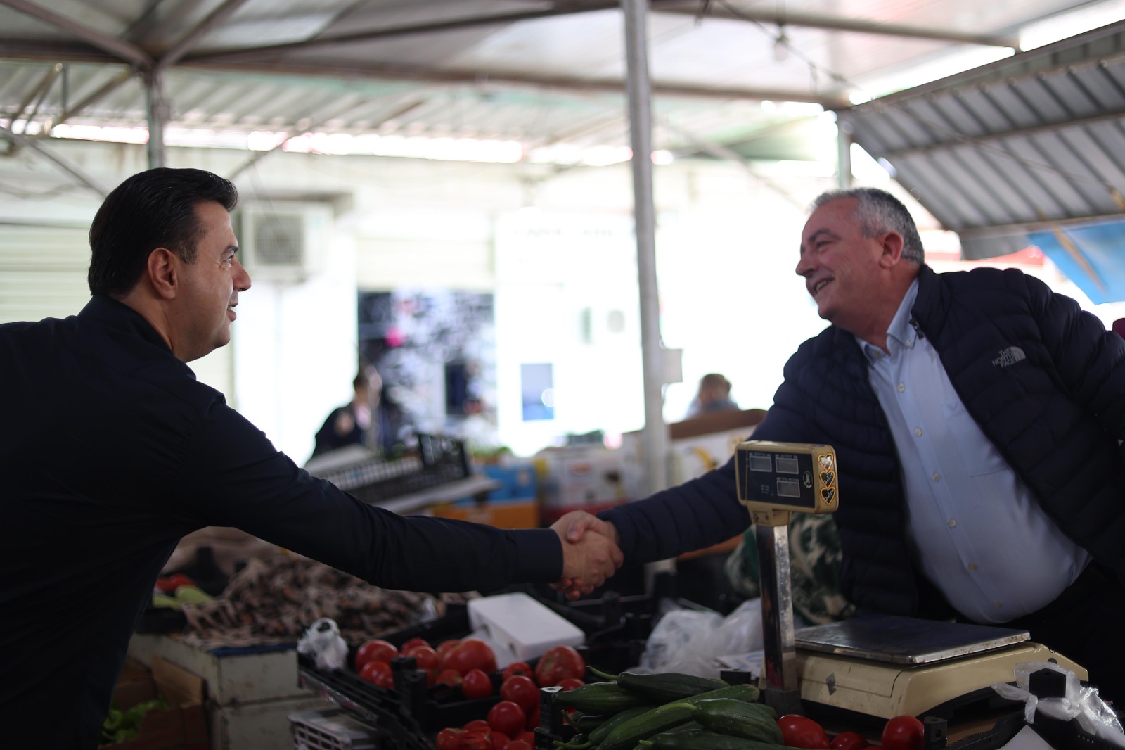 ”Mbështesim SPAK për t’i dhënë fund korrupsionit dhe varfërisë”, Basha: Jemi krah biznesit dhe familjes. Më shumë lekë në xhepat tuaj, jo te shokët e Ramës