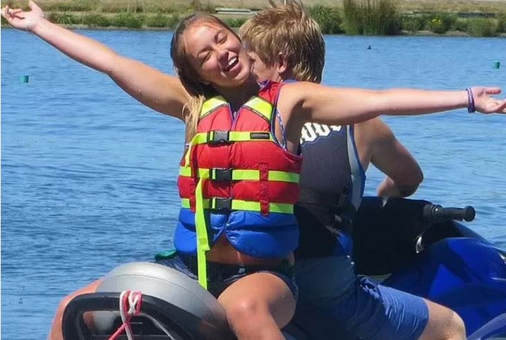 Mbytja e britanikes në Sarandë, i dashuri: Jeleku i Rebekës s’u mbush me ajër, i thamë organizatores të zgjidhë problemin, më pas…