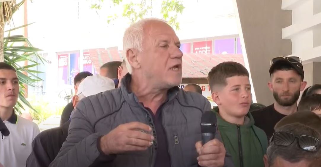 Me gotën e rakisë në dorë, mbështetësi i Berishës në Borsh: 30 herë jam shtruar në psikiatri! Për Ramën kam respekt, por…