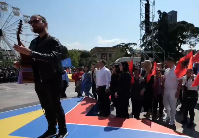 Me këngë korçare dhe kitarë, prezantohet qarku i Korçës në fushatën elektorale