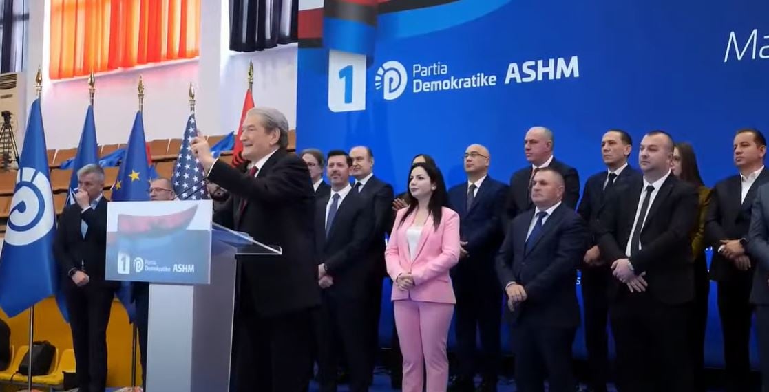 “Më krahason mua me bufin, simbol të mençurisë dhe urtësisë”, Berisha mesazh Ramës: Në 11 maj do të të çojmë aty ku e meriton