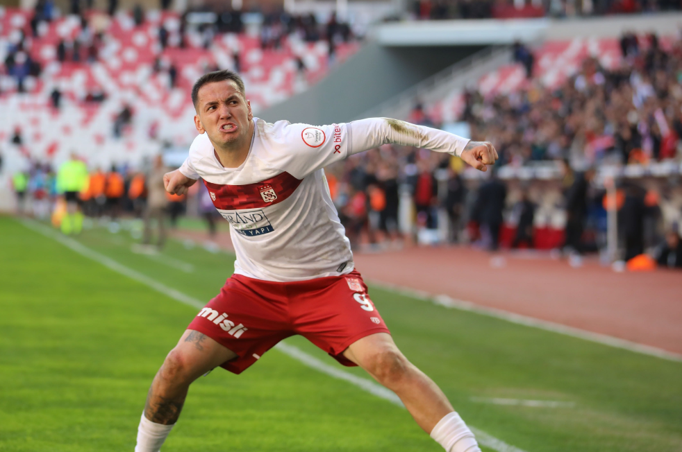 Me notën 10 dhe në formacionin e javës, Kombëtarja shndërron edhe Rei Manajn në Turqi