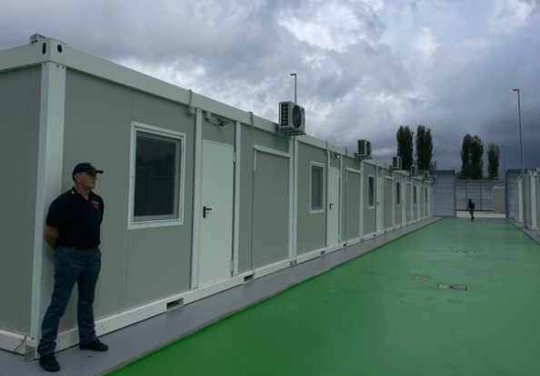 Media italiane “La Stampa”: 15 emigrantë të rrezikshëm zhduken nga kampi i Gjadrit në Lezhë