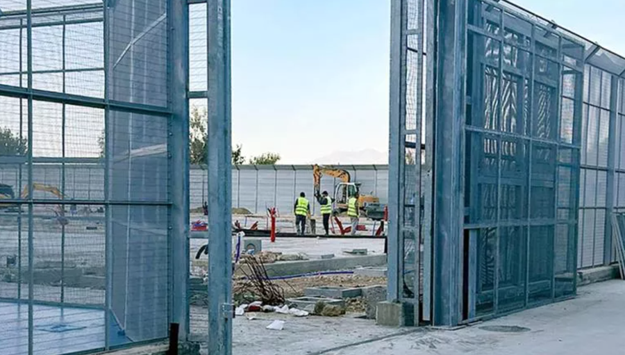 Media italiane: Misteri i “zhdukjes” së 16 emigrantëve në kampin e Gjadrit