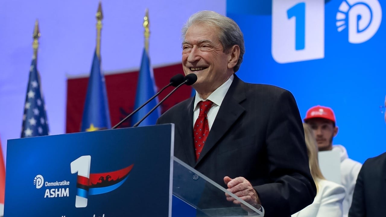 “Merr suflerët e tu dhe hajde përballemi”, Berisha fton Ramën në debat: Nuk ia mban të dalë se vetëm ka vjedhur