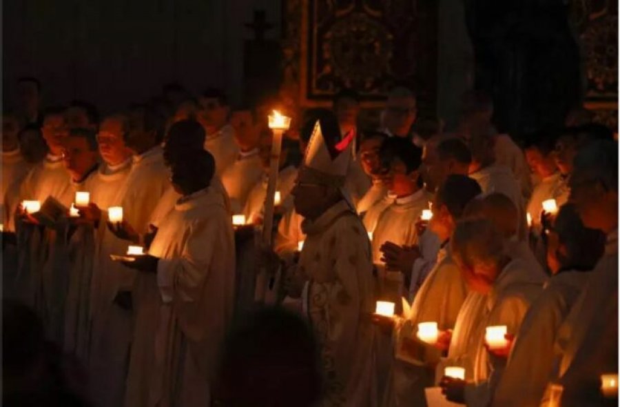 Mesazhi i Papa Françeskut në Pashkë: E gjithë jeta jonë mund të jetë një prani shprese!