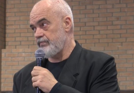 “Mësuesit po aq të rëndësishëm sa ushtria”, Rama: Pagën mesatare të arsimtarëve do ta bëjmë 1250 euro!