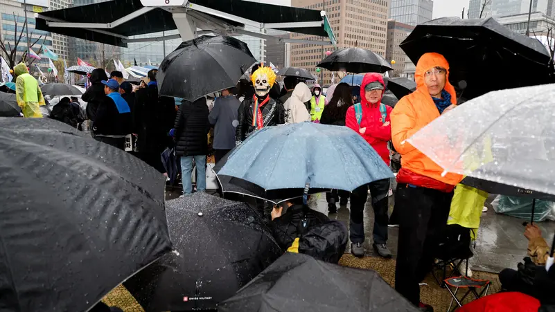 Mijëra protestuan për ish-presidentin e akuzuar të Koresë së Jugut, Yoon