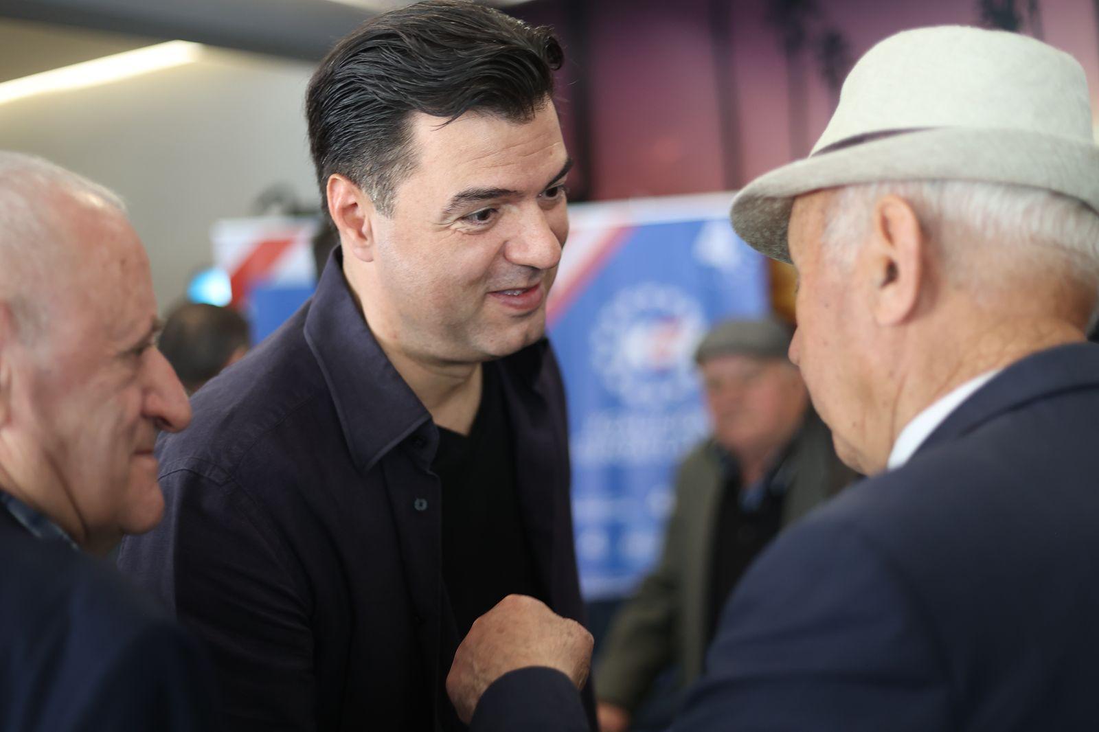 “Ministri i Ramës që sot ndodhet tek 313, favorizoi mafien e barnave”, Basha: Nuk do ketë ilaç që do hyj në Shqipëri…