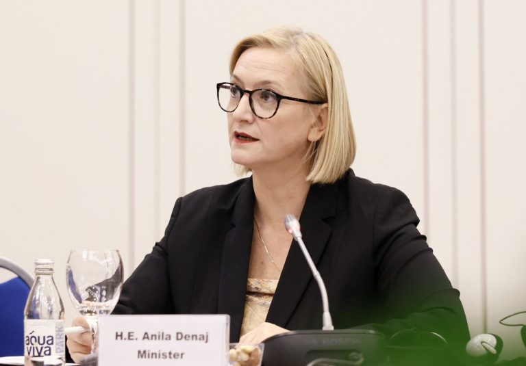 Mishi i pulës me salmonelë, reagon për herë të para ministrja Denaj: Në vijim përmirësojmë sistemet e gjurmueshmërisë dhe kontrollit