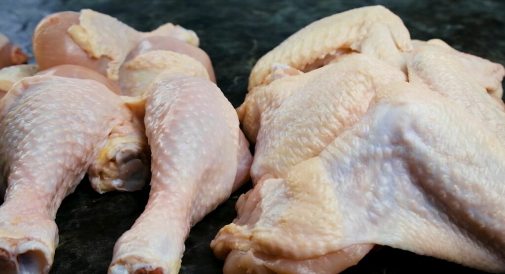 Mishi me salmonelë në treg, largohet drejtori i AKU-së së Tiranës