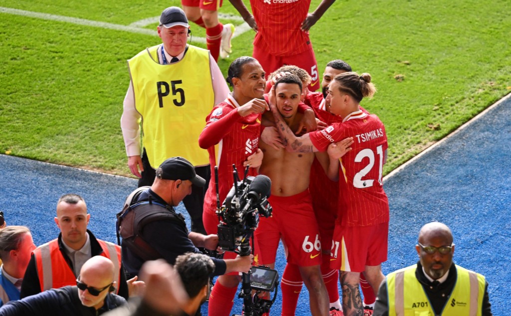 Mjafton goli i Alexander Arnold ndaj Leicester, javën që vjen Liverpool feston titullin edhe zyrtarisht