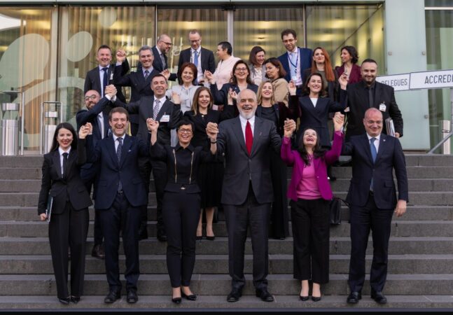 “Momentet e një dite të bukur për Shqipërinë 2030 në BE”/ Kryeministri Rama ndan videon nga Konferenca në…