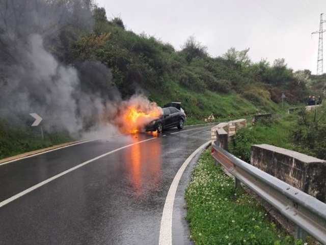 Momenti kur merr flakë makina në Muzinë (VIDEO)