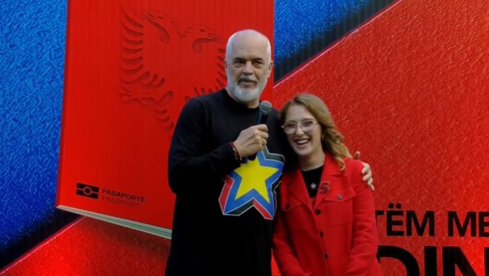 Momenti pikant, Rama prezanton deputeten më të re në Shkodër: Prapë se more vesh moshën time