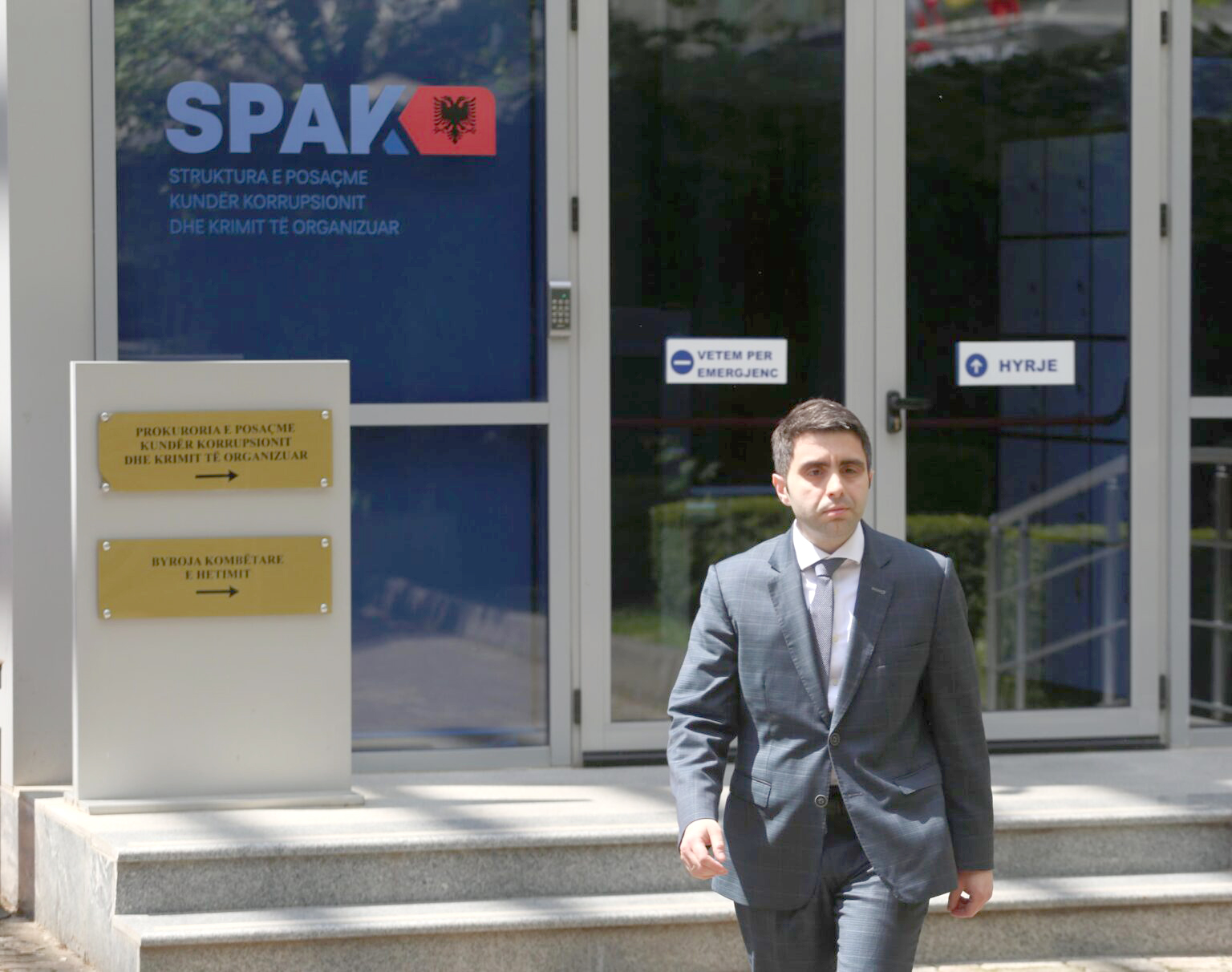 Myzyri drejt prangave, SPAK i sekuestron celularin njeriut të Belinda Ballukut dhe i njofton nisjen e hetimeve për…