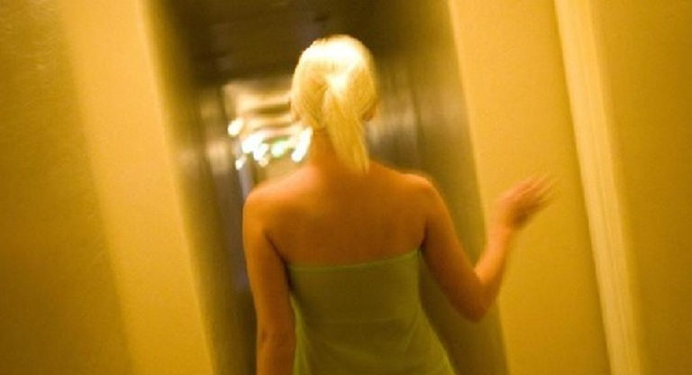 Ndalohen eskortat spanjolle në Tiranë, dyshohet se ushtronin prostitucion