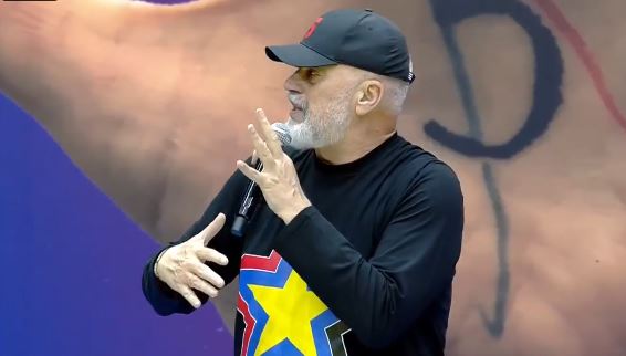 “Në çdo fjalim i fiket llapa tre herë”, Rama ironi me Berishën: Nuk e çojmë dot bufin në Bruksel! T’u thotë atyre do ju ulim tavanin