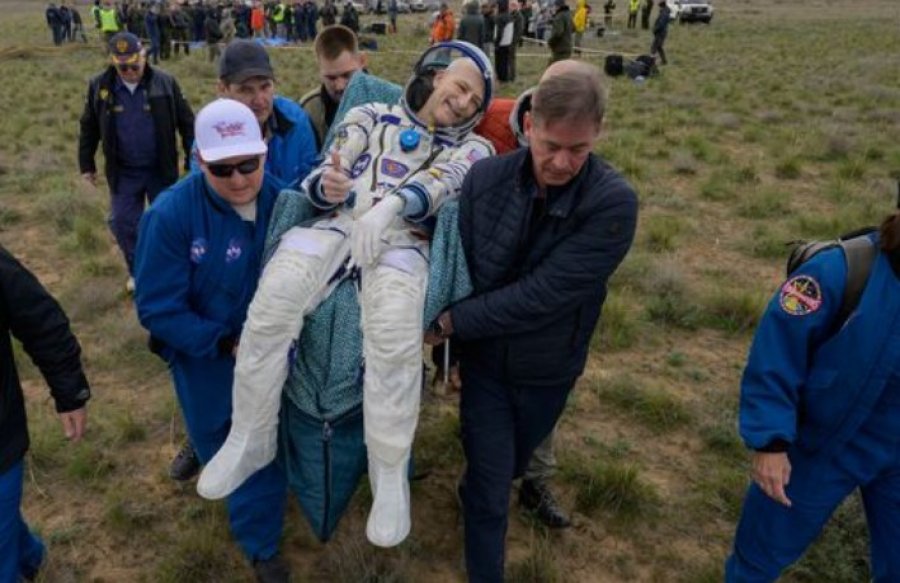 Në hapësirë prej 7 muajsh/ Astronauti më i vjetër amerikan kthehet në tokë në ditëlindjen e tij të 70-të