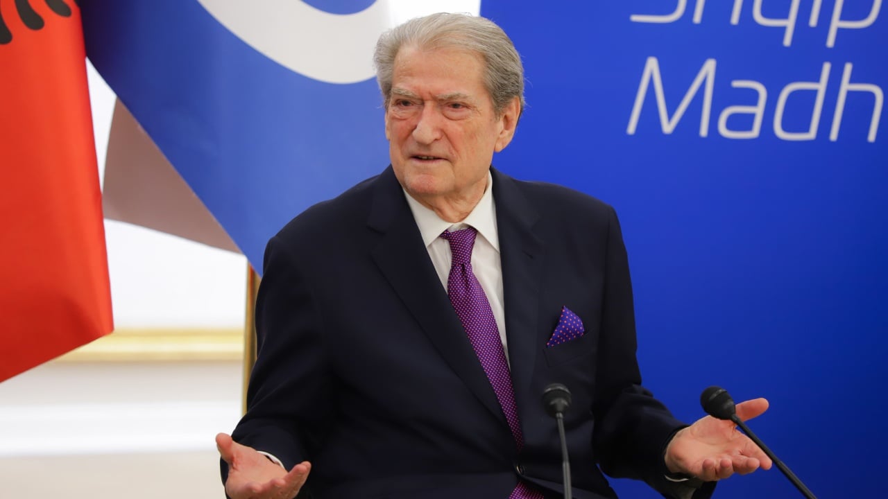 “Në turizëm mbështetet Pëllumb Gjoka me të ardhurat e Sinaloas”, Berisha: Angazhimi i qeveritarëve në industrinë turistike, element jashtëzakonisht i dëmshëm