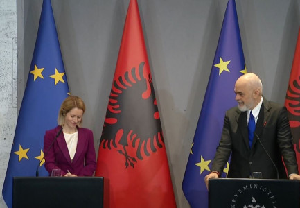 “Ne vendosëm diellin, kurse ti ke sjellë të ftohin nga Brukseli”, Rama batuta me Kaja Kallas në konferencë: Të jesh e bindur që herën tjetër…