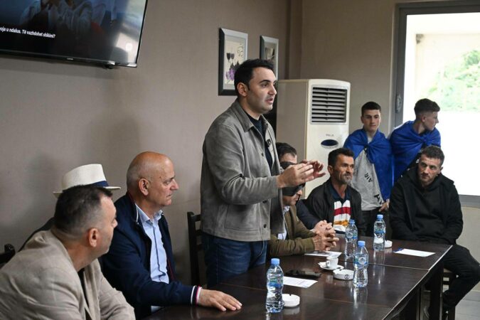 “Në Vilëz s’ka as rrugë, as drita”, Këlliçi shpërthen ndaj qeverisë: Qytetarët kanë nevojë për minimum jetik, jo për…