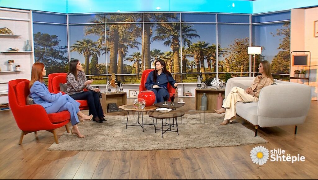 Nëse fëmija e mban kokën mënjanë, mos e neglizhoni! Fizioterapistja: Sjell deformime