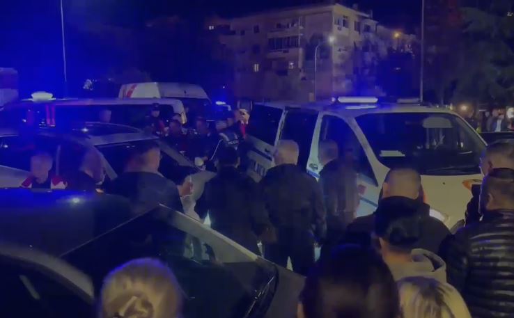 Ngjarje shqetësuese në Durrës, dy vajza përfshihen në përplasje, ndërhyn policia dhe ambulanca
