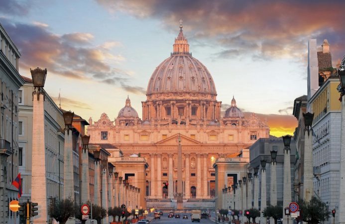 Nis gara për Papën e ri në tregjet e basteve/ Polymarket nxjerr në krye Pietro Parolin
