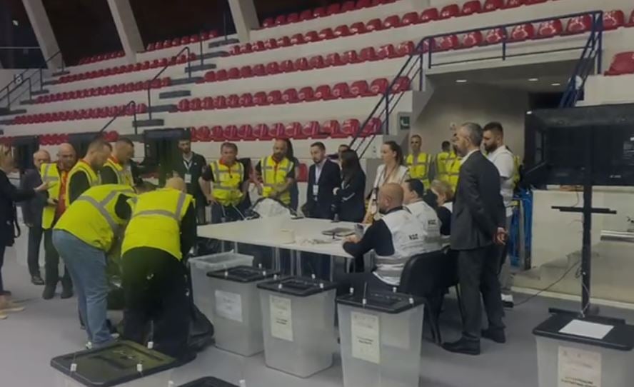 Nisja e votimit nga diaspora, fillon sot administrimi i fletëve të votimit në Parkun Olimpik në Tiranë